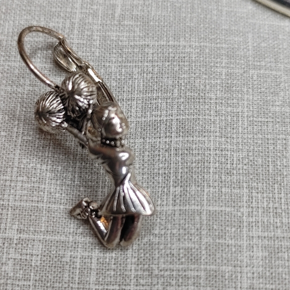 MJ MARIE JENNIFER SIGNED CHEERLEADER PENDANT WITH COLLAR NECKLACE & EARRINGS - Picture 2 of 12